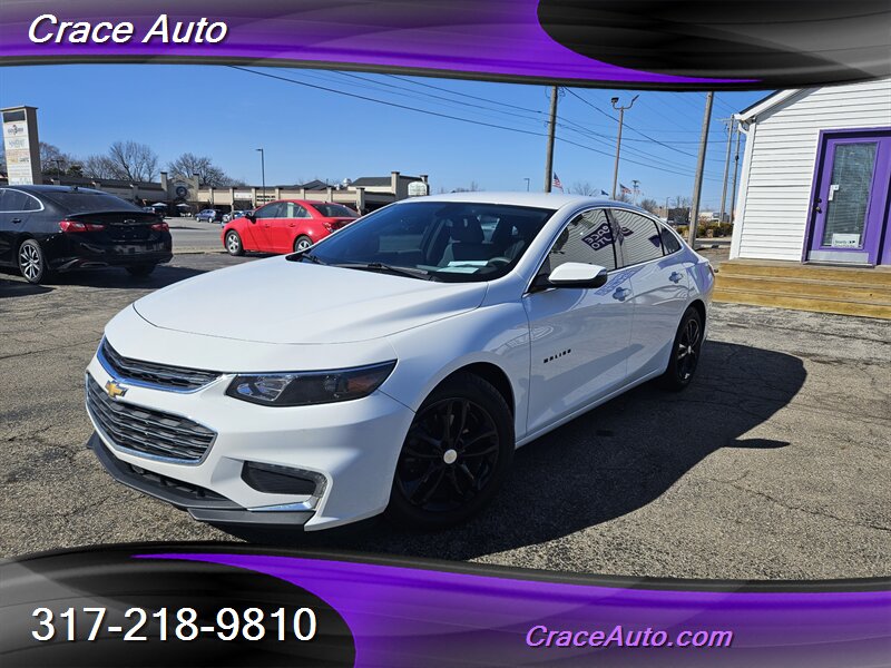 2018 Chevrolet Malibu LT   - Photo 1 - Greenwood, IN 46142