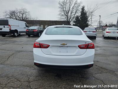 2018 Chevrolet Malibu LT   - Photo 4 - Greenwood, IN 46142