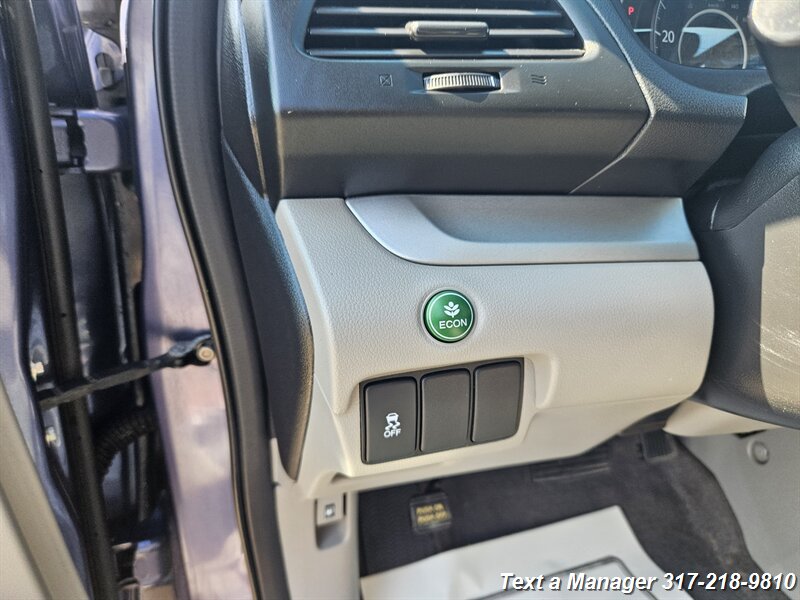 2013 Honda CR-V LX - Photo 12 - Greenwood, IN 46142