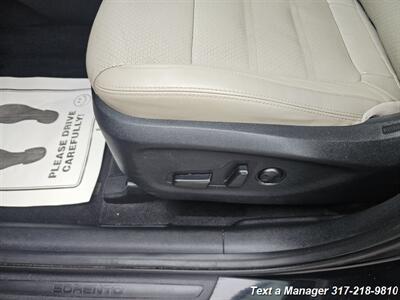2017 Kia Sorento EX V6   - Photo 12 - Greenwood, IN 46142