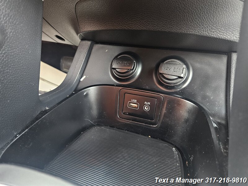 2017 Hyundai SANTA FE Sport 2.4L - Photo 21 - Greenwood, IN 46142