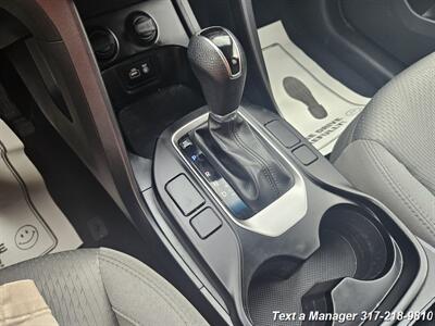 2017 Hyundai SANTA FE Sport 2.4L - Photo 20 - Greenwood, IN 46142