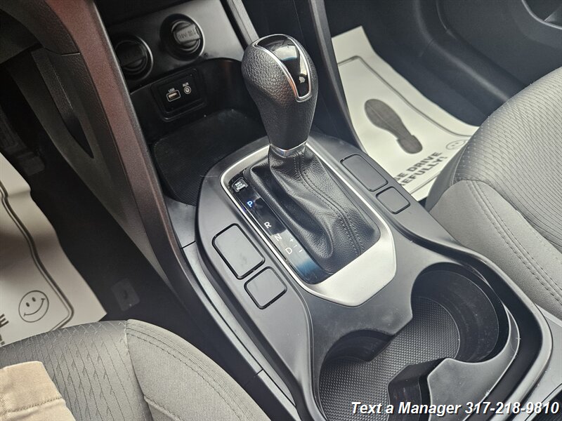 2017 Hyundai SANTA FE Sport 2.4L - Photo 20 - Greenwood, IN 46142