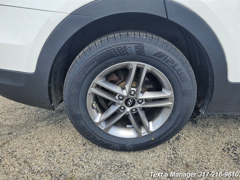 2017 Hyundai SANTA FE Sport 2.4L - Photo 31 - Greenwood, IN 46142