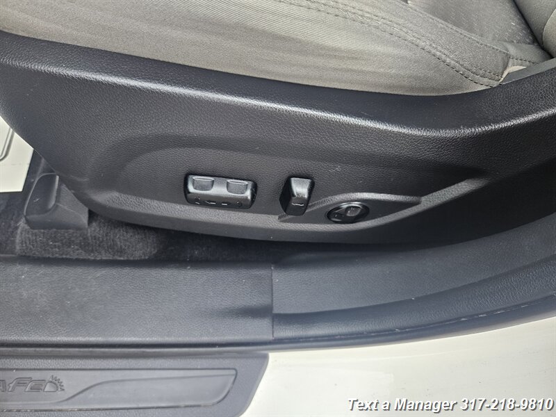 2017 Hyundai SANTA FE Sport 2.4L - Photo 12 - Greenwood, IN 46142
