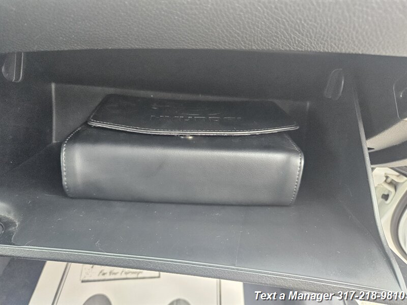 2017 Hyundai SANTA FE Sport 2.4L - Photo 26 - Greenwood, IN 46142