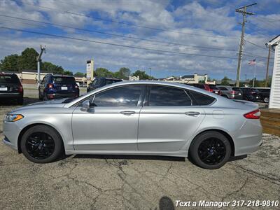 2015 Ford Fusion SE   - Photo 2 - Greenwood, IN 46142