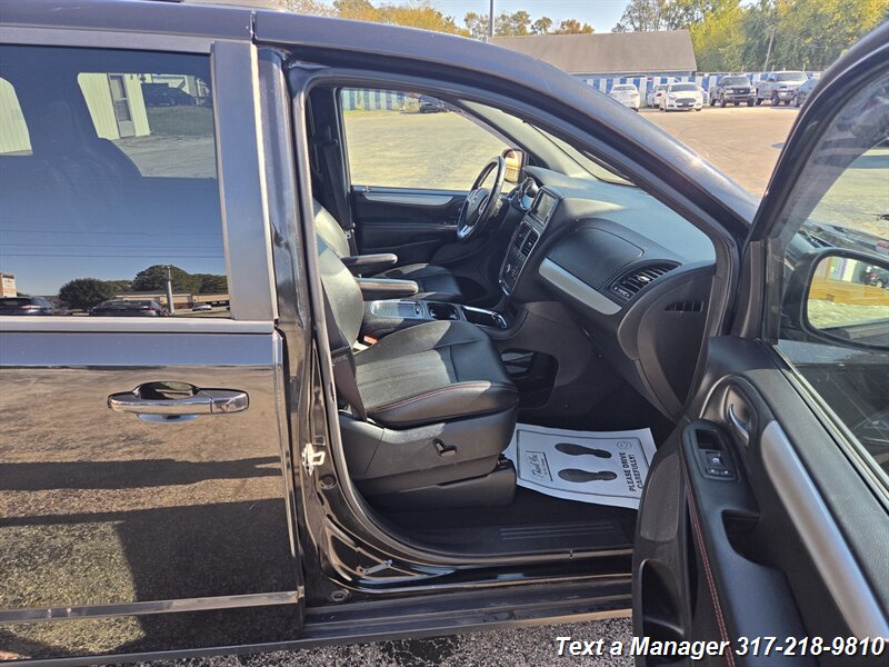 2019 Dodge Grand Caravan GT - Photo 27 - Greenwood, IN 46142