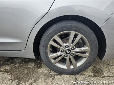 2017 Hyundai ELANTRA SE   - Photo 10 - Greenwood, IN 46142