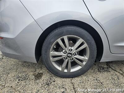 2017 Hyundai ELANTRA SE   - Photo 11 - Greenwood, IN 46142