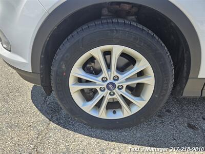 2017 Ford Escape SE   - Photo 9 - Greenwood, IN 46142