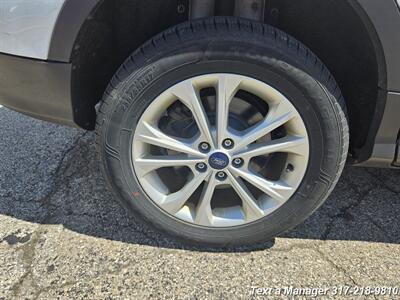 2017 Ford Escape SE   - Photo 11 - Greenwood, IN 46142