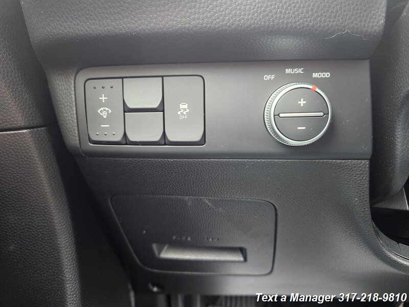 2015 Kia Soul + - Photo 11 - Greenwood, IN 46142