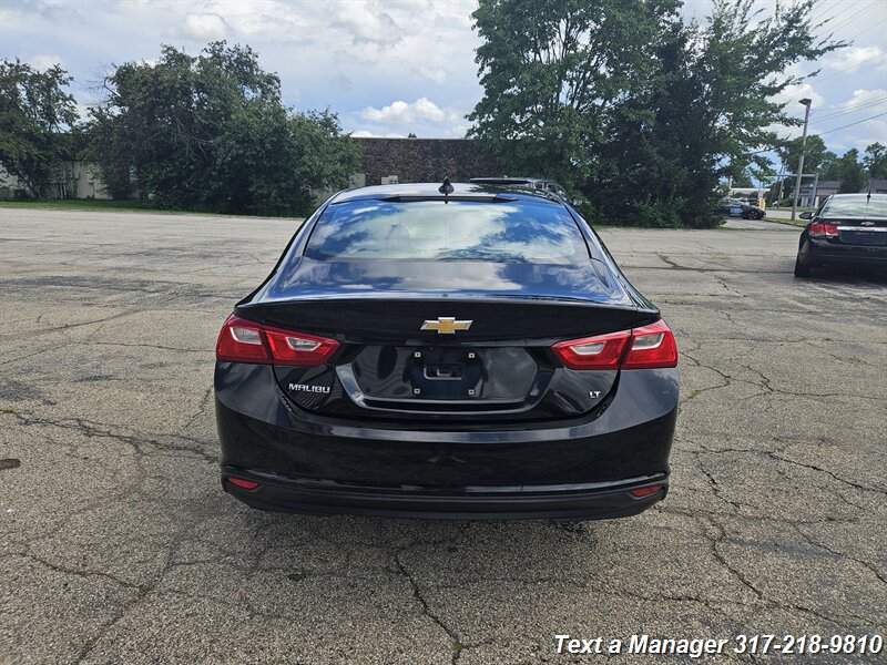 2017 Chevrolet Malibu LT - Photo 4 - Greenwood, IN 46142