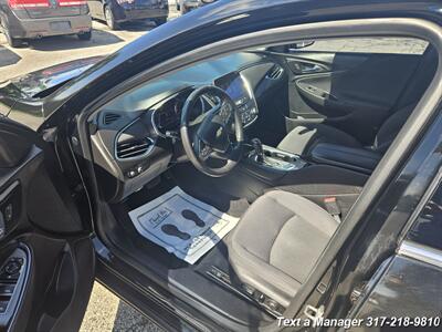 2017 Chevrolet Malibu LT - Photo 9 - Greenwood, IN 46142