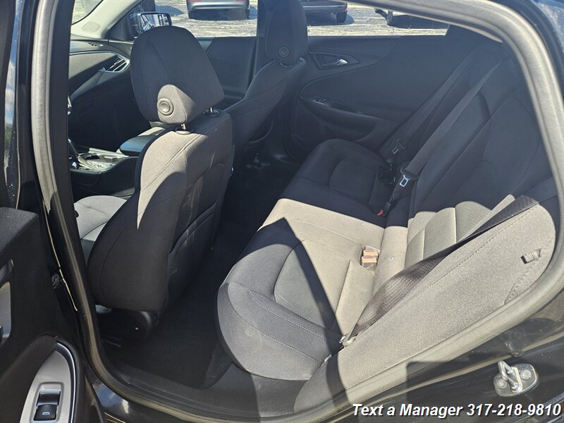 2017 Chevrolet Malibu LT - Photo 22 - Greenwood, IN 46142
