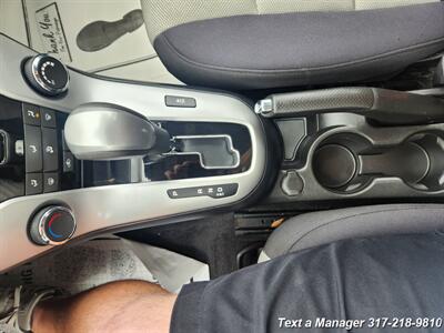 2013 Chevrolet Cruze LS Auto   - Photo 22 - Greenwood, IN 46142