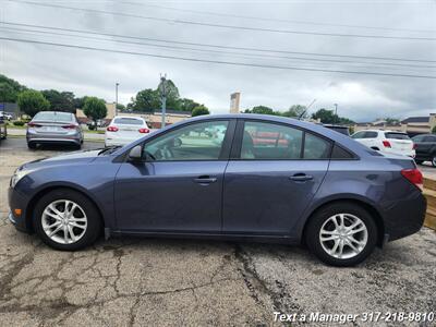 2013 Chevrolet Cruze LS Auto   - Photo 2 - Greenwood, IN 46142