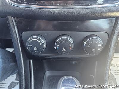 2013 Chrysler 200 Limited - Photo 23 - Greenwood, IN 46142