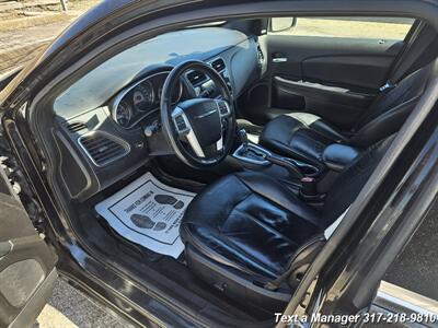 2013 Chrysler 200 Limited - Photo 13 - Greenwood, IN 46142