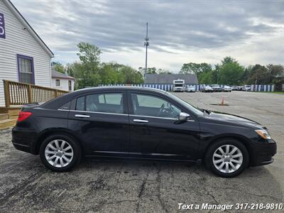 2013 Chrysler 200 Limited   - Photo 6 - Greenwood, IN 46142