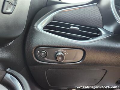 2018 Chevrolet Malibu LT   - Photo 9 - Greenwood, IN 46142
