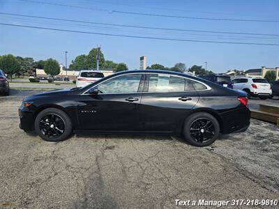 2018 Chevrolet Malibu LT   - Photo 2 - Greenwood, IN 46142