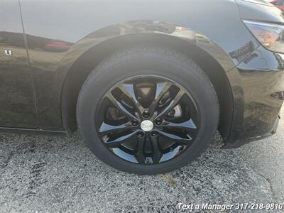 2018 Chevrolet Malibu LT   - Photo 31 - Greenwood, IN 46142