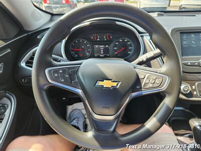 2018 Chevrolet Malibu LT   - Photo 2 - Greenwood, IN 46142