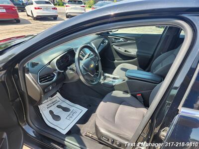 2018 Chevrolet Malibu LT   - Photo 14 - Greenwood, IN 46142