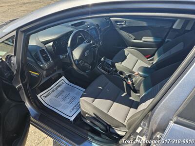 2017 Kia Forte S   - Photo 9 - Greenwood, IN 46142