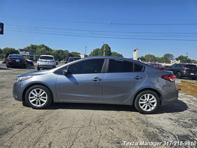 2017 Kia Forte S   - Photo 2 - Greenwood, IN 46142