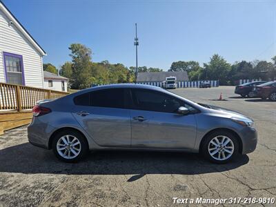 2017 Kia Forte S   - Photo 6 - Greenwood, IN 46142