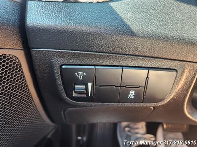 2017 Hyundai VELOSTER Value Edition   - Photo 13 - Greenwood, IN 46142