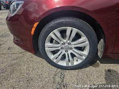 2015 Chrysler 200 Limited   - Photo 29 - Greenwood, IN 46142