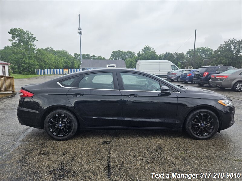 2020 Ford Fusion SE - Photo 6 - Greenwood, IN 46142