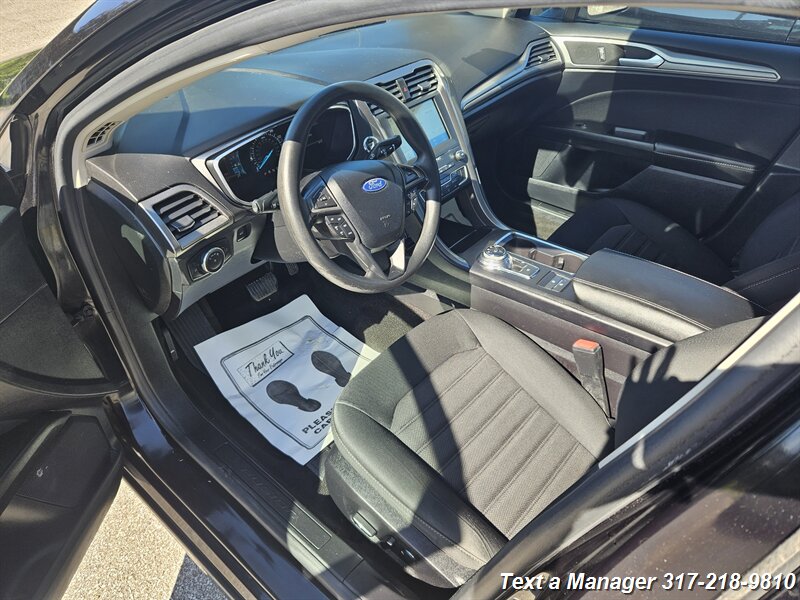 2020 Ford Fusion SE - Photo 9 - Greenwood, IN 46142