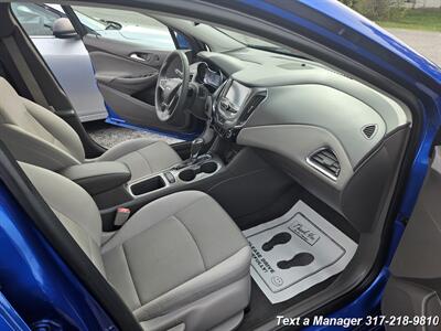 2017 Chevrolet Cruze LT Auto   - Photo 27 - Greenwood, IN 46142