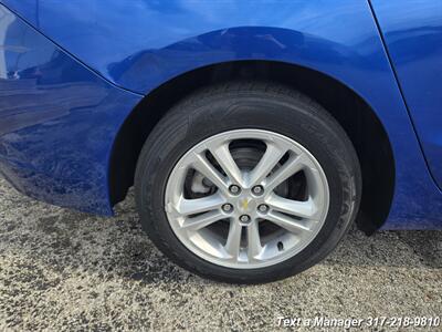 2017 Chevrolet Cruze LT Auto - Photo 11 - Greenwood, IN 46142