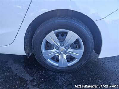 2017 Chevrolet Cruze LS Auto   - Photo 26 - Greenwood, IN 46142