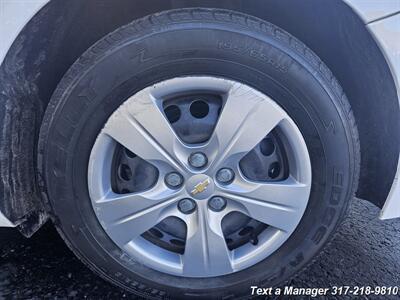 2017 Chevrolet Cruze LS Auto   - Photo 27 - Greenwood, IN 46142
