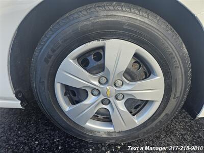 2017 Chevrolet Cruze LS Auto   - Photo 28 - Greenwood, IN 46142