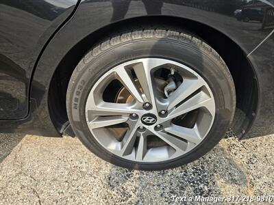 2017 Hyundai ELANTRA Limited   - Photo 35 - Greenwood, IN 46142