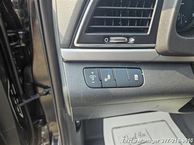 2017 Hyundai ELANTRA Limited   - Photo 12 - Greenwood, IN 46142