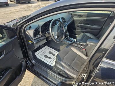 2017 Hyundai ELANTRA Limited   - Photo 10 - Greenwood, IN 46142