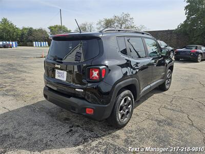 2015 Jeep Renegade Latitude   - Photo 5 - Greenwood, IN 46142