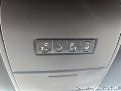 2018 Dodge Grand Caravan SXT   - Photo 23 - Greenwood, IN 46142