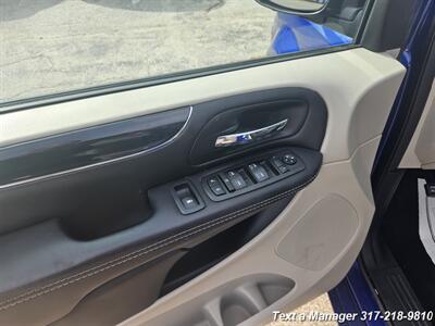 2018 Dodge Grand Caravan SXT   - Photo 10 - Greenwood, IN 46142