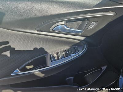 2017 Chevrolet Malibu LT   - Photo 10 - Greenwood, IN 46142
