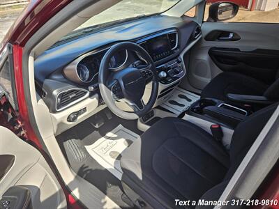 2017 Chrysler Pacifica Touring   - Photo 9 - Greenwood, IN 46142
